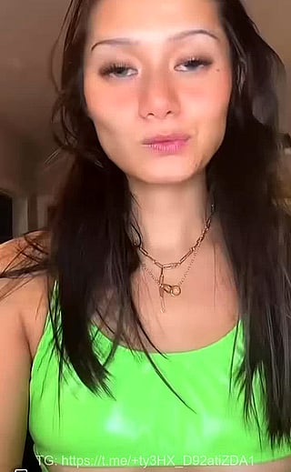 Nipslip Queen: Big Nipples, Nipples, Nipslip, She Knows What She's Doing'