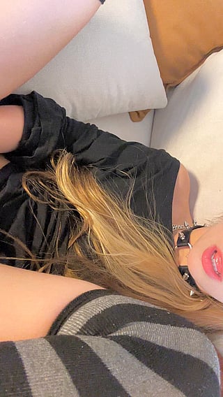 Pussy Craving Attention: OnlyFans Teen'