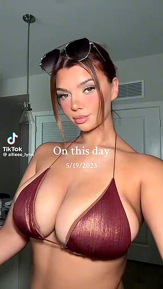 Woahhh - Big Tits, Bikini/One-Piece, Amateur, Ass'