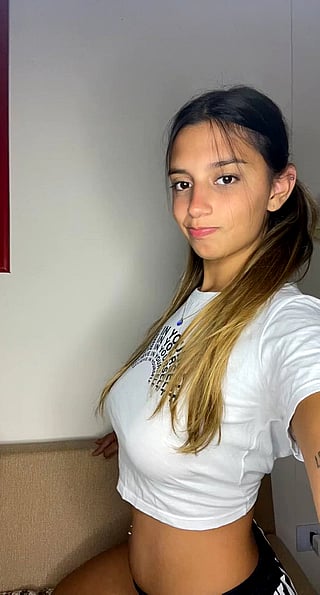 18-Year-Old Girl with Huge Tits and No Kisses'
