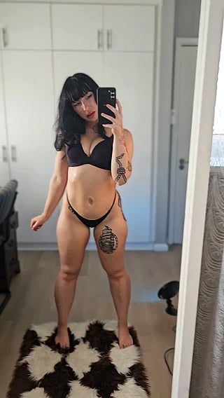 Curvy Goth Chick Oiled Up and Naked'