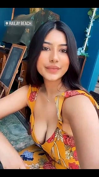 Desi Hottie Gets Nailed by Gora Pakora - DM for Paid Group Details'