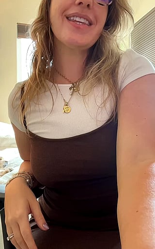 Juuuuust in case you forgot what's hiding under my dress: Big Ass, MILF, Pussy'