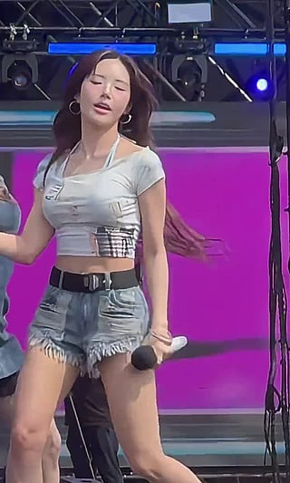 Fromis 9 Jiwon: Boobs, Booty, Butt + Boobs'