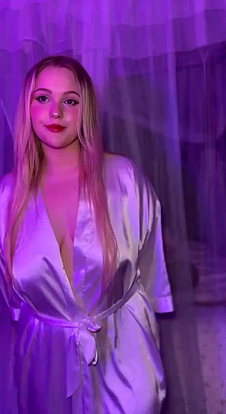 Hot Teen Busty Babe'