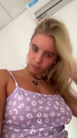 Am I Hot? 18F Big Tits and Ass'