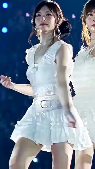 Leeseo - Asian girl with big ass and multiple members'