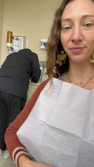 Flashing at the Dentist: A Natural Beauty Shows Off Her Tits'