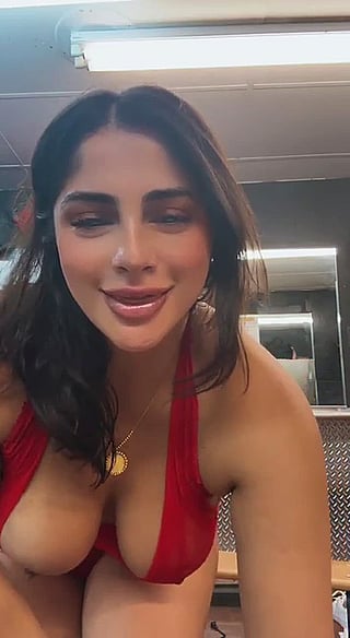 Huge Ass Latina Stripper Twerking: Wait Till She Turns Around!'
