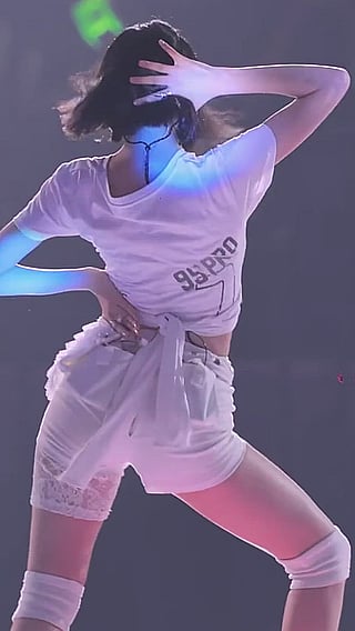 Jiwoo Hearts2Hearts: Cute Kpop Singer in White Shorts'