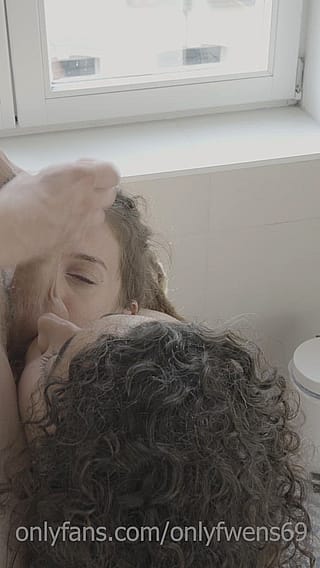 Two Girls Cum Kissing'