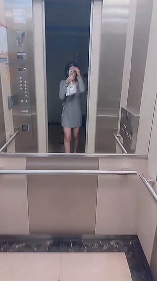 peek-a-boob in the elevator'