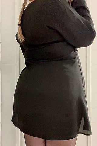 Ass reveal at the office and I just realised how see through this dress is ?'