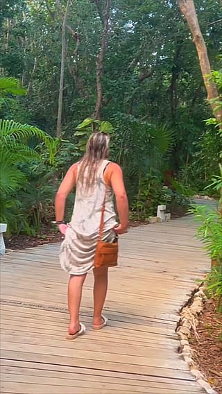 found some vids on my phone from my mexico trip 🤭 sooo many ass flashes everywhere I went 😂🌴'