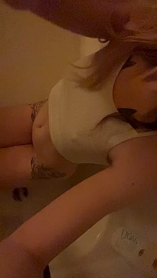 [F] :3 just shaved n thought you'd like to seeee'